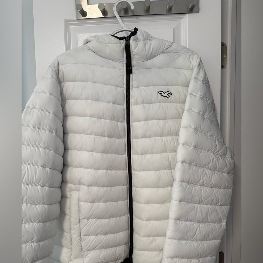 Hollister White Light Puffer Jacket